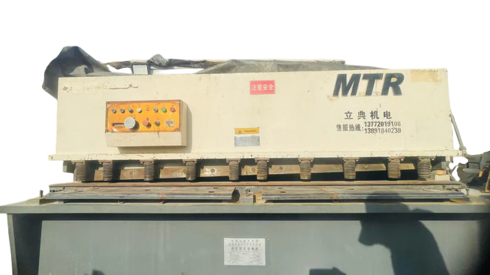 Hydraulic iron sheet cutting machine Size thickness 6mm length 2.5 Mtr