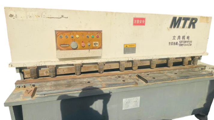 Hydraulic iron sheet cutting machine Size thickness 6mm length 2.5 Mtr