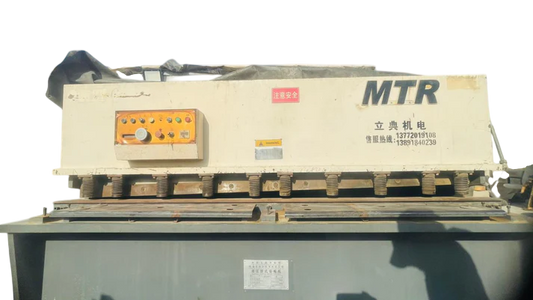Hydraulic iron sheet cutting machine Size thickness 6mm length 2.5 Mtr