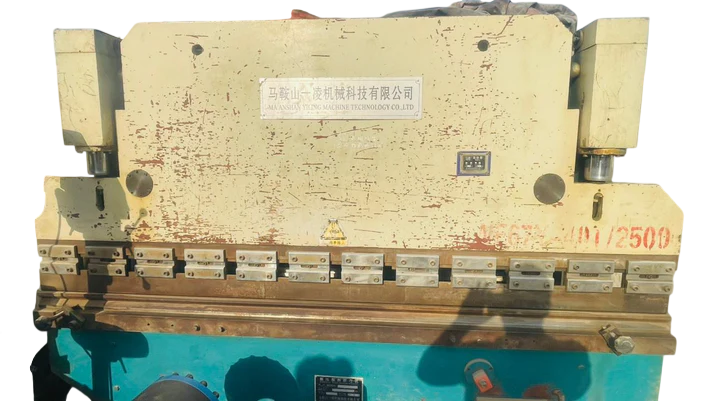 Hydraulic Bending Machine Iron Sheet size Thickness 4mm Length 2.5 mtr